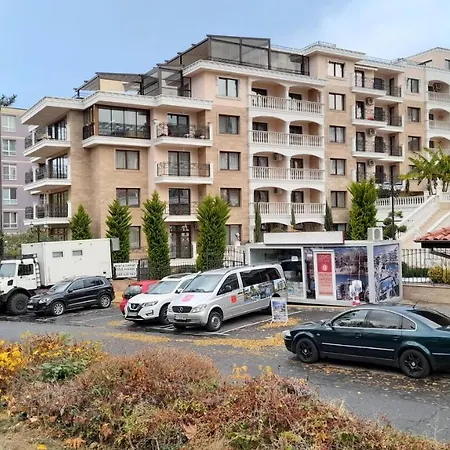 Апартаменты Luxury 4-room In 