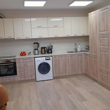 Апартаменты Luxury 4-room In 