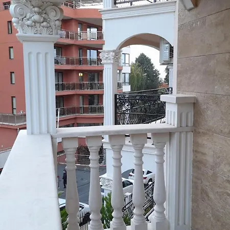 Valencia Gardens: Luxury Beachfront *