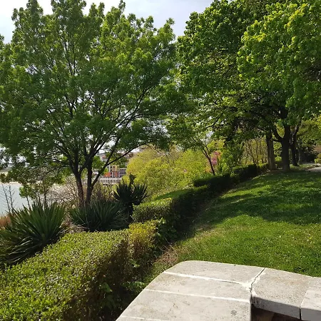 Valencia Gardens: Luxury Beachfront Apartment *